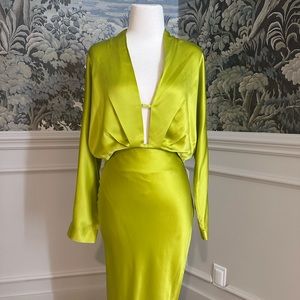 The Sei women’s silk plunge tab top like new